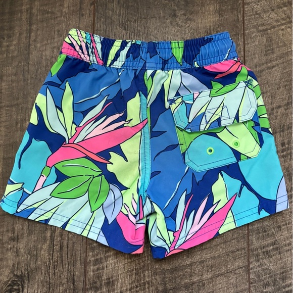 Vibrant Vineyard Vines Swim Shorts with Leaf Print - Picture 3 of 3